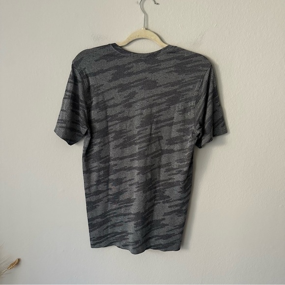 Lululemon Metal Vent Breathe Short Sleeve
Scatter Surface Black / Vapor Small - Picture 13 of 13